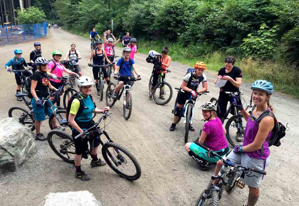 group-of-women-mountain-bikers