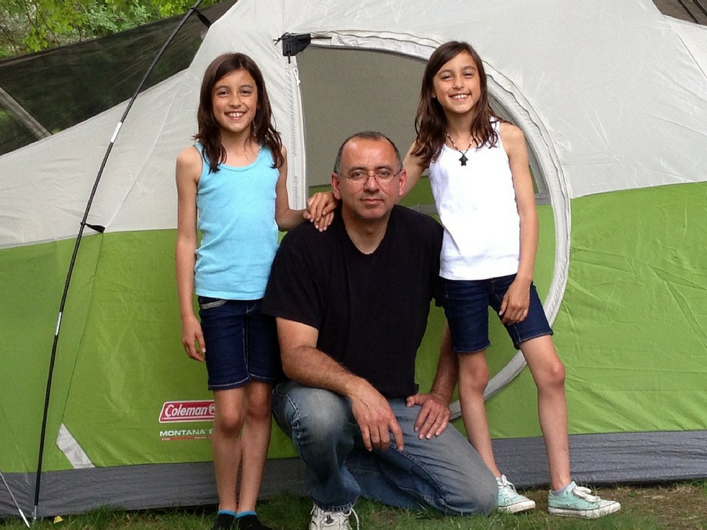 Family camping in backyard for fathers day gift guide 