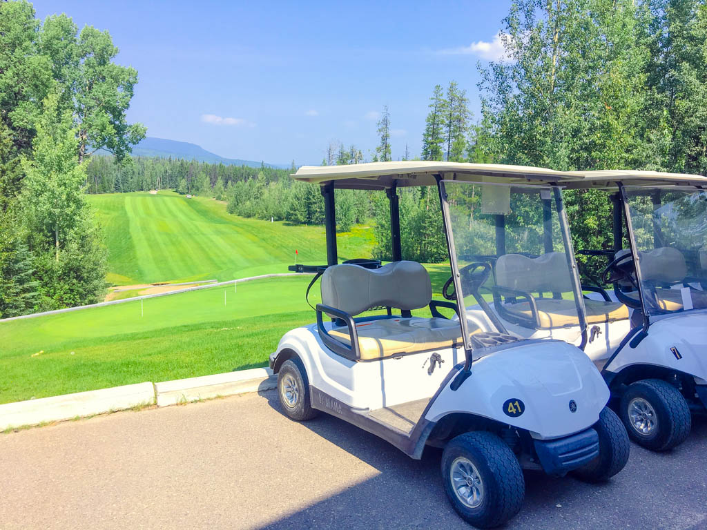 golf-cart-at-tumbler-ridge