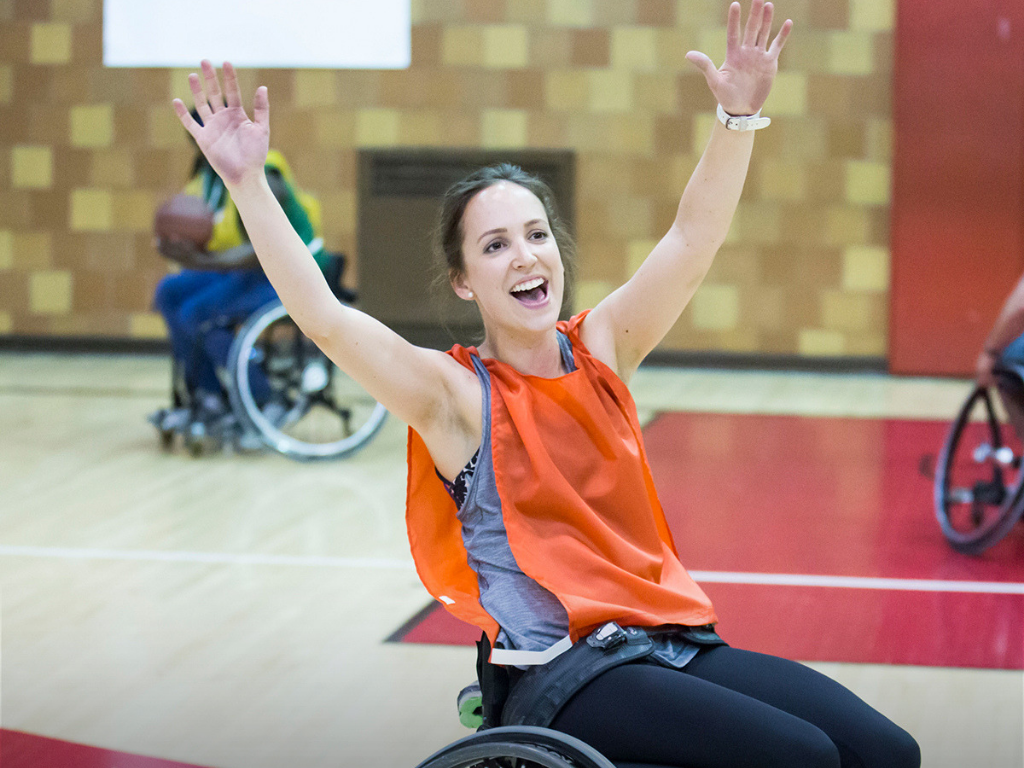 Courtney playing wheelchair basketball in Amazing Race