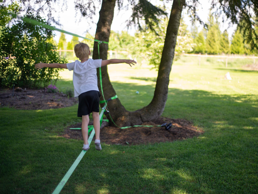 slack line for backyard lawn games